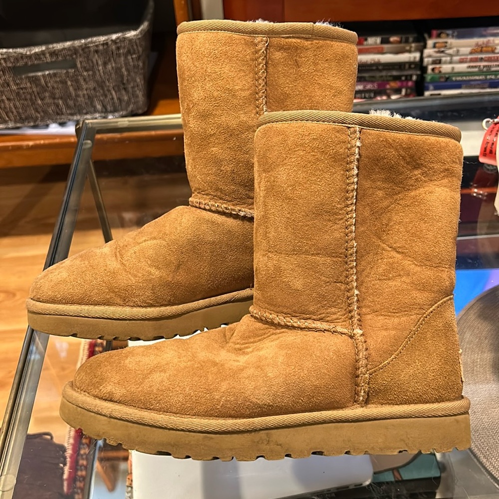 UGG Classic Short 🐑